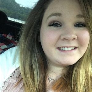 Meet your Posher, Macki